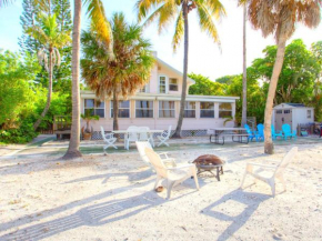 Beachfront Dunes, Sleeps 8, 3 Bedrooms plus Den, Gulf Front, Pet Friendly